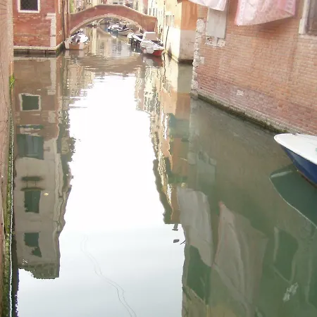 לינה וארוחת בוקר Allo Squero